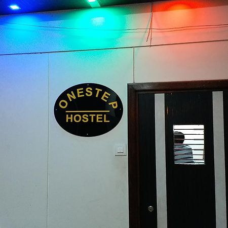 One Step Hostel Mumbai  Buitenkant foto