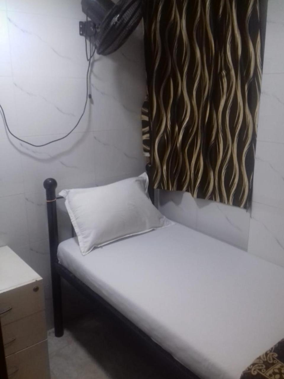 One Step Hostel Mumbai  Buitenkant foto